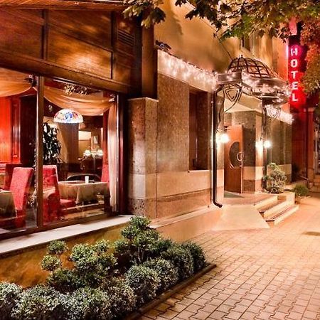 Luna Hotel Chişinău Extérieur photo