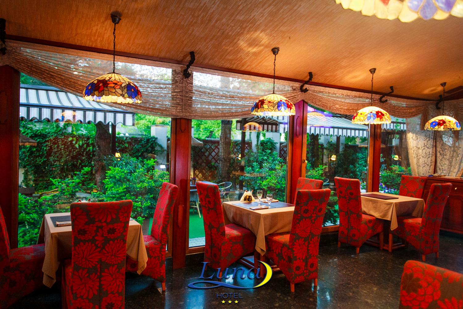 Luna Hotel Chişinău Extérieur photo