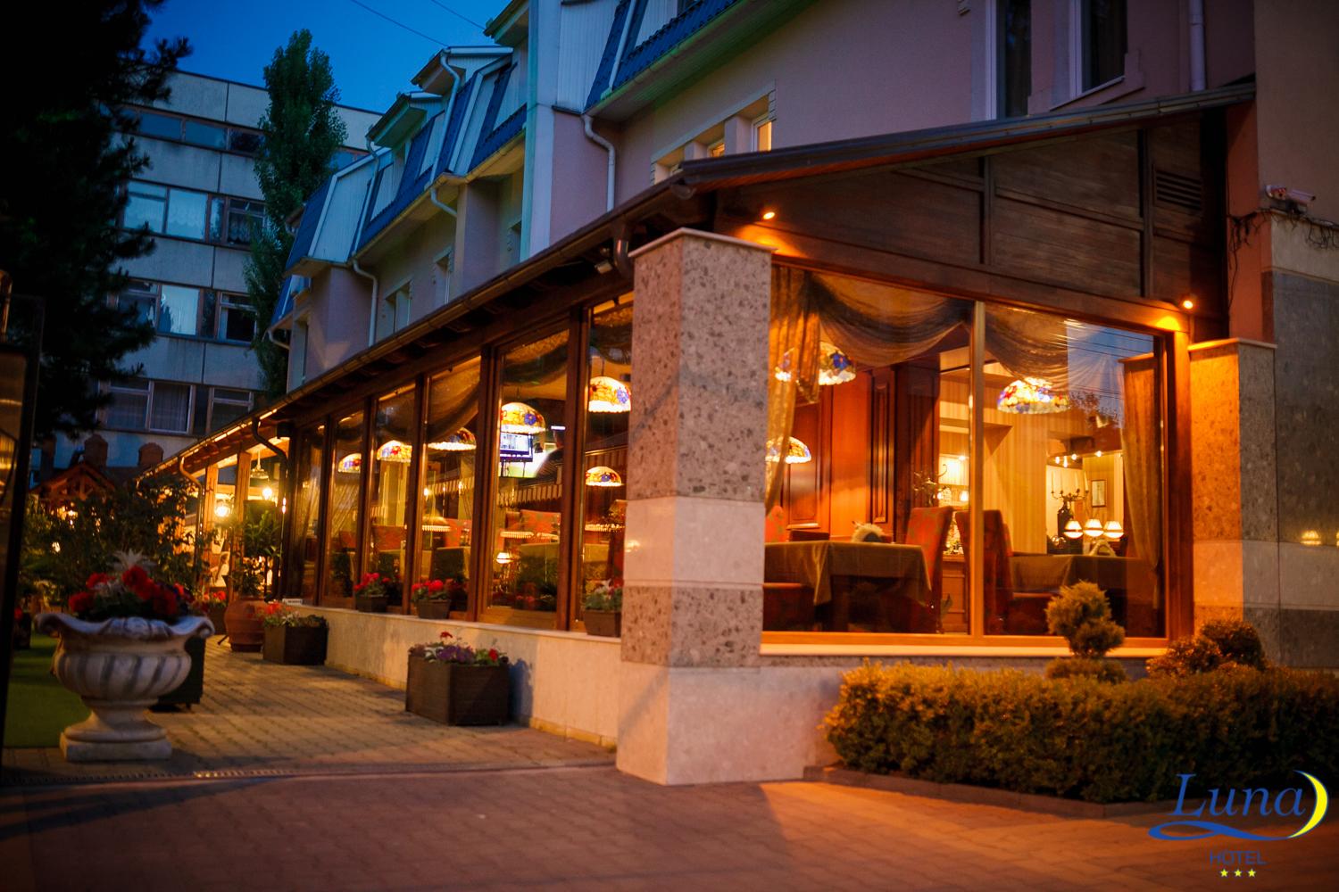 Luna Hotel Chişinău Extérieur photo