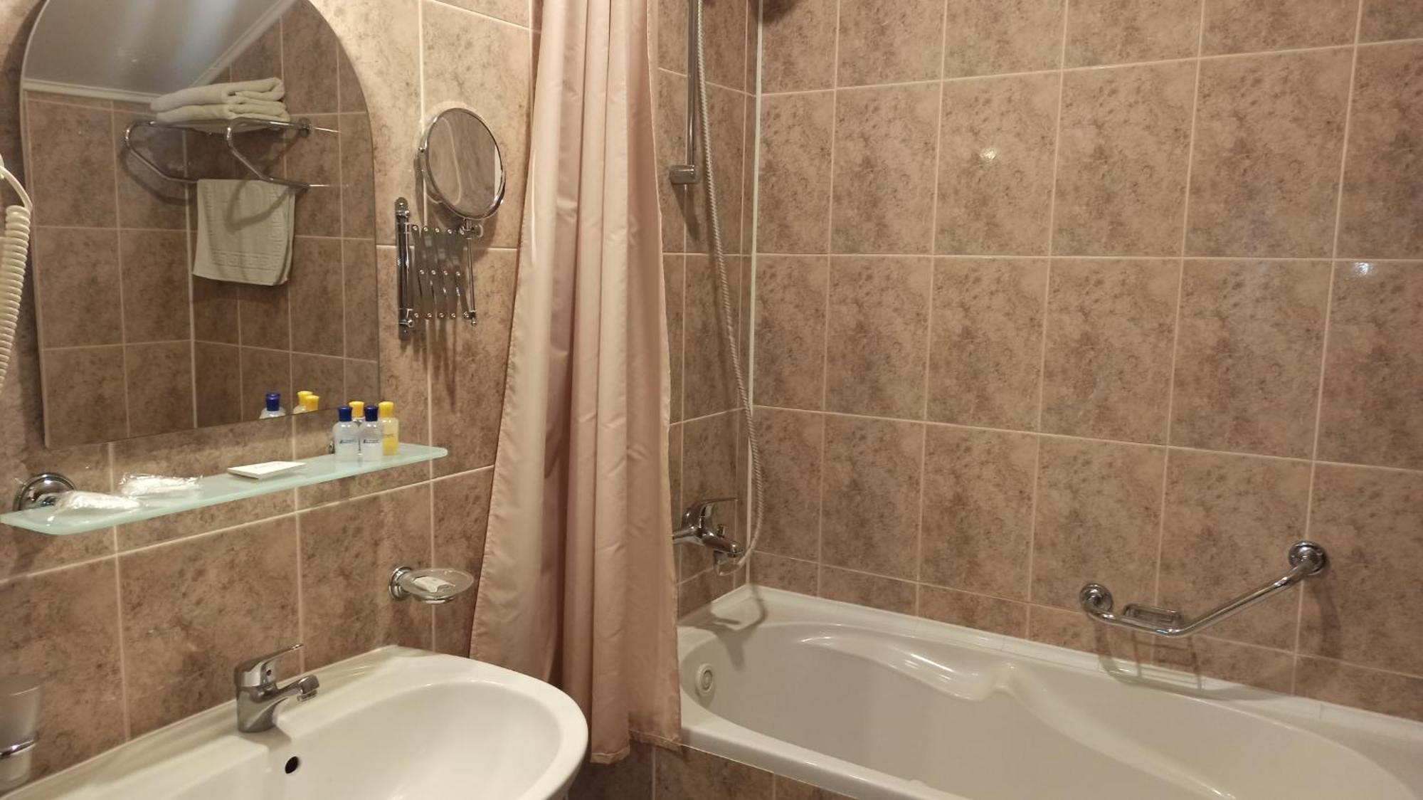 Luna Hotel Chişinău Extérieur photo