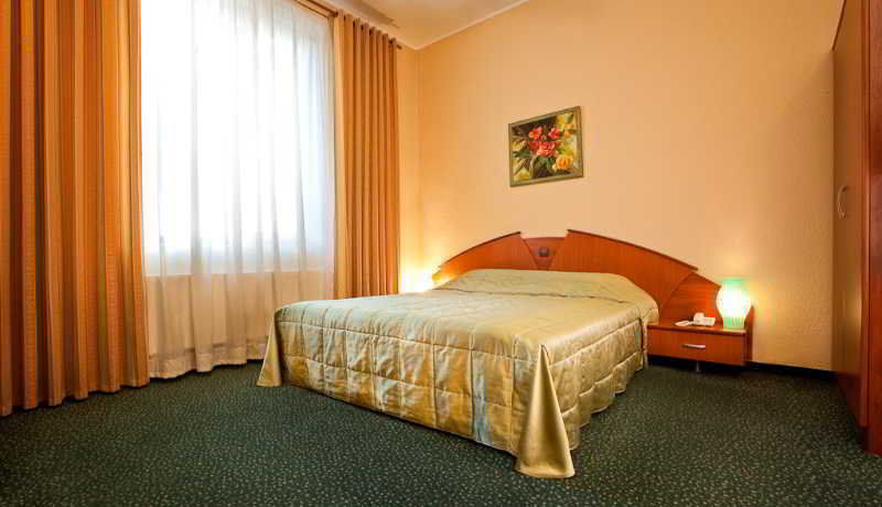 Luna Hotel Chişinău Extérieur photo