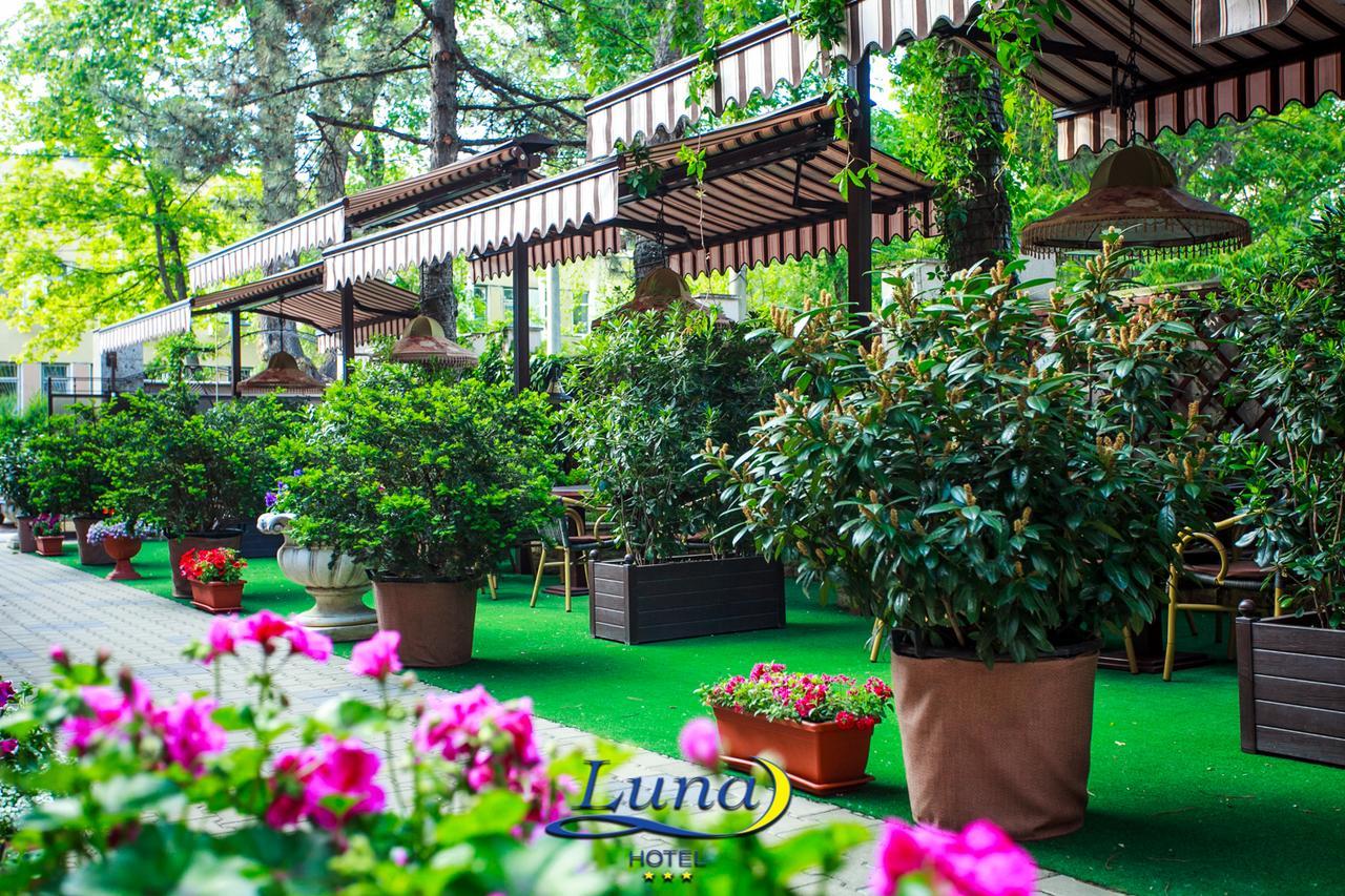 Luna Hotel Chişinău Extérieur photo