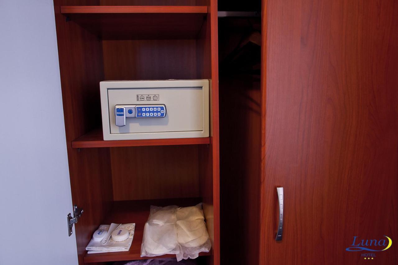Luna Hotel Chişinău Extérieur photo