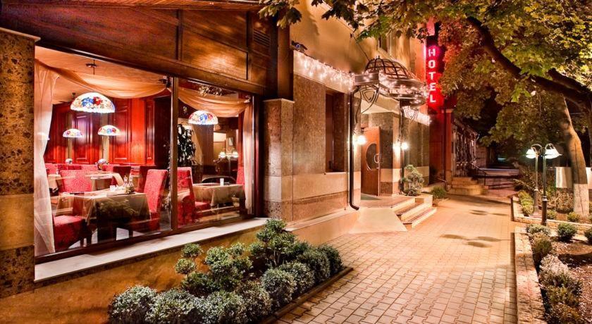 Luna Hotel Chişinău Extérieur photo