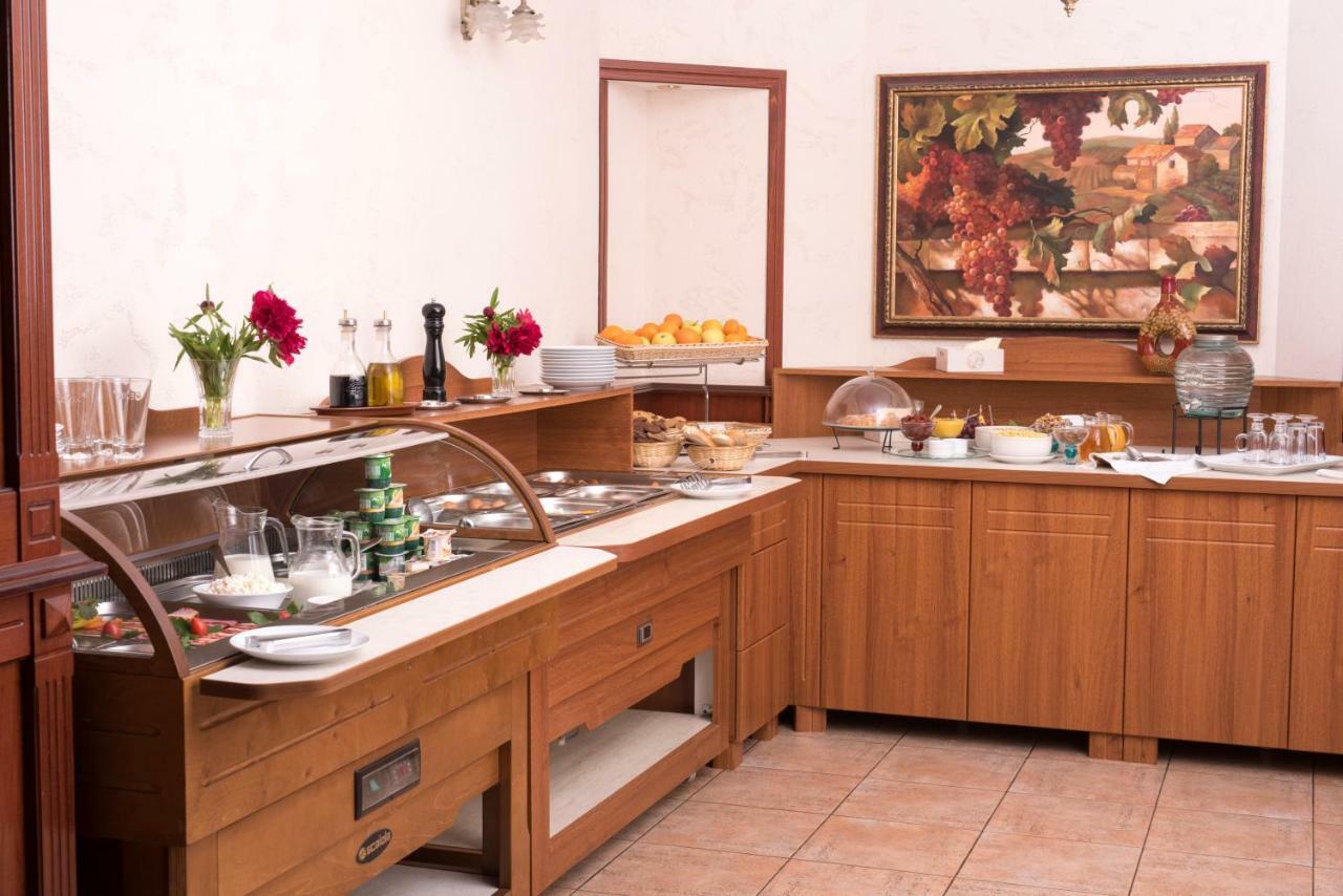 Luna Hotel Chişinău Extérieur photo