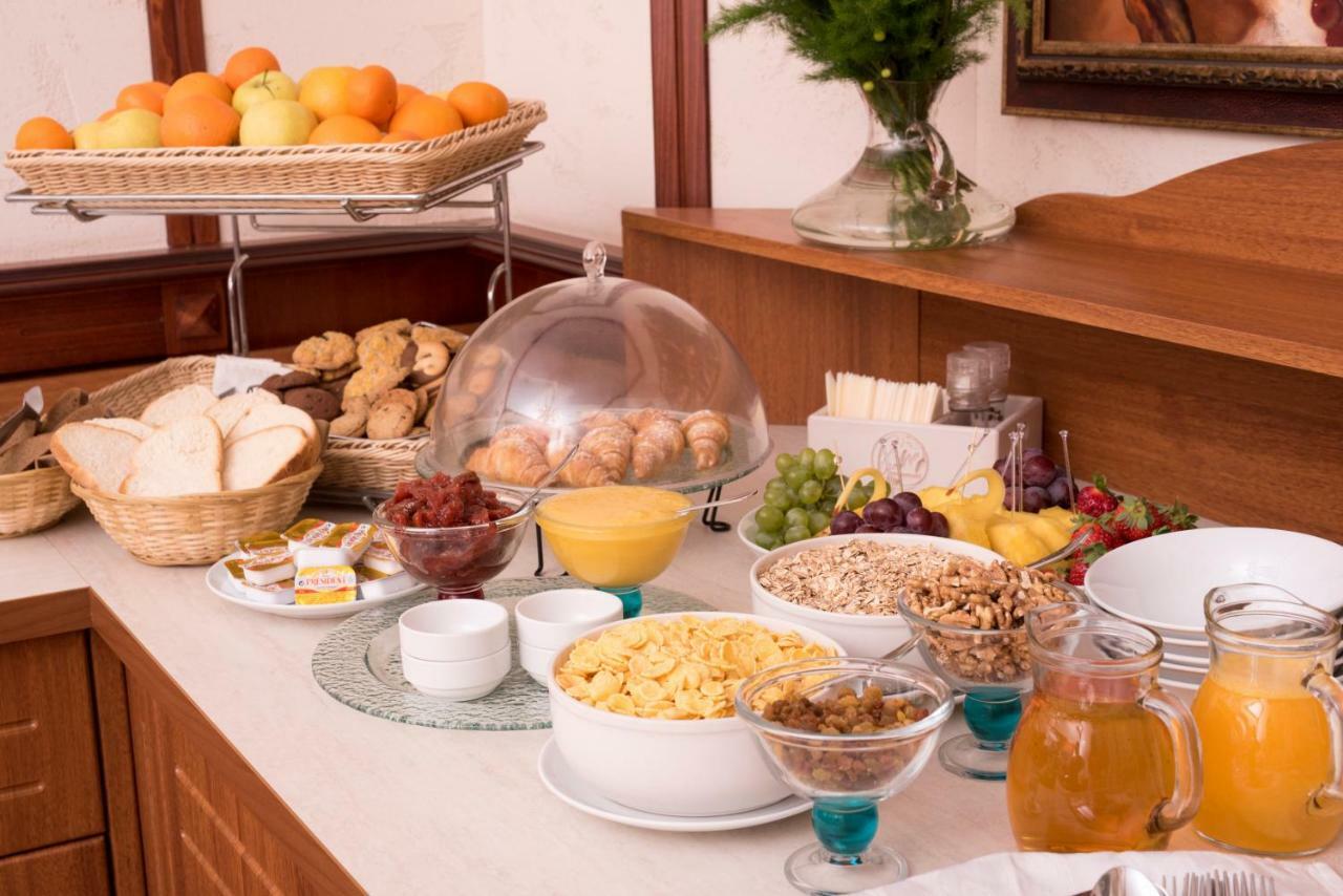 Luna Hotel Chişinău Extérieur photo